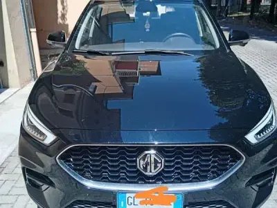 Usata MG ZS Luxury 106 CV (77 kW) 2022 Nero SUV