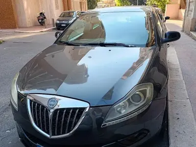 Usata Lancia Delta 120 CV (88 kW) 2010 Utilitaria