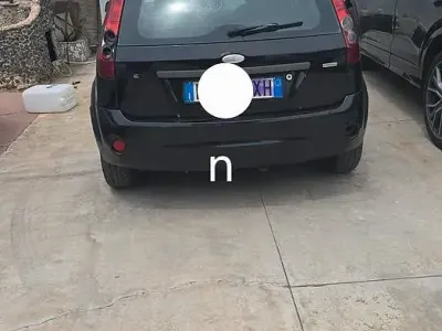 Usata Ford Fiesta 75 CV (55 kW) 2006 Nero Utilitaria