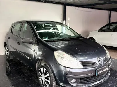 Usata Renault Clio II 75 CV (55 kW) 2010 Grigio Berlina