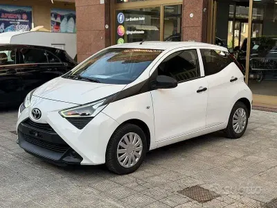 Usata Toyota Aygo X-clusiv 72 CV (52 kW) 2021 Bianco Utilitaria