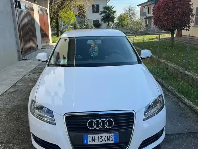 Usata Audi A3 Sportback 105 CV (77 kW) 2009 Bianco Utilitaria