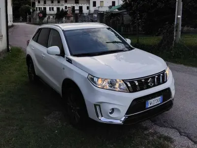 Usata Suzuki Vitara 111 CV (81 kW) 2019 Bianco SUV