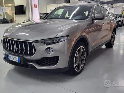 Usata Maserati Levante 275 CV (202 kW) 2017 Grigio SUV