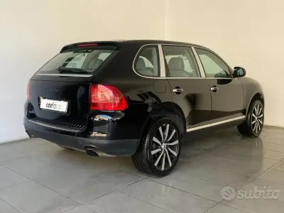 Usata Porsche Cayenne 250 CV (183 kW) 2004 Nero metallizzato SUV