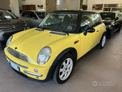 Usata Mini Cooper Coupé 116 CV (85 kW) 2003 Giallo Coupé