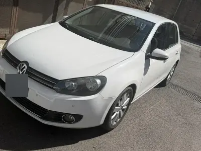 Usata VW Golf VI 102 CV (75 kW) 2010 Bianco Utilitaria