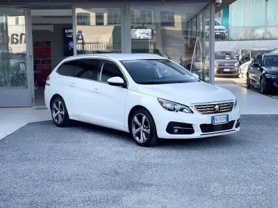 Usata Peugeot 308 131 CV (96 kW) 2019 Bianco Station wagon
