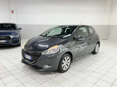 Usata Peugeot 208 Access 82 CV (60 kW) 2012 Grigio Utilitaria
