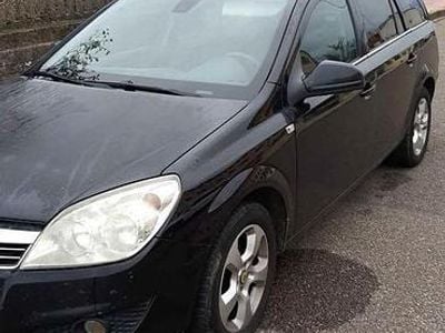 Usata Opel Astra 110 CV (80 kW) 2010 Nero Station wagon