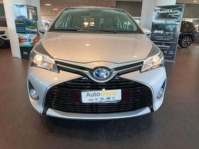 Usata Toyota Yaris Hybrid 75 CV (55 kW) 2015 Grigio Berlina