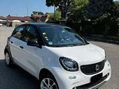 Usata Smart ForFour 64 CV (47 kW) 2017 Bianco Utilitaria
