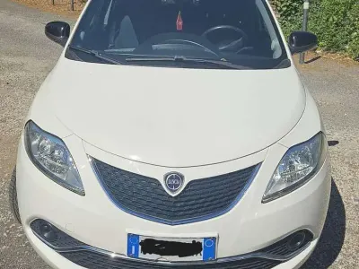 Usata Lancia Ypsilon Gold 69 CV (50 kW) 2018 Bianco Utilitaria