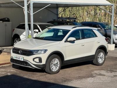Usata VW T-Roc Style 110 CV (80 kW) 2022 Beige SUV