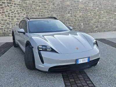 Usata Porsche Taycan Cross Turismo 139 kW (190 CV) 2022 Grigio Station wagon