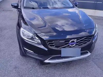 Usata Volvo V60 CC Momentum 150 CV (110 kW) 2017 Nero Station wagon