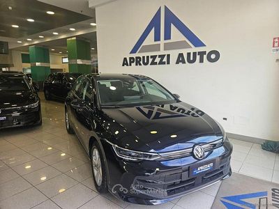 Usata VW Golf VIII Life 116 CV (85 kW) 2025 Nero Berlina