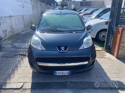 Usata Peugeot 107 Allure 68 CV (50 kW) 2011 Grigio Utilitaria