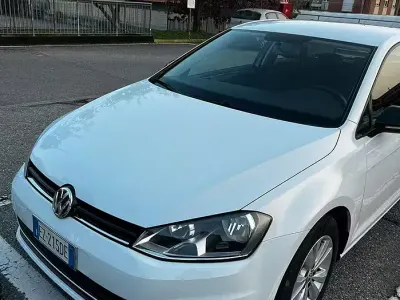 Usata VW Golf Sportsvan 105 CV (77 kW) 2015 Bianco Monovolume