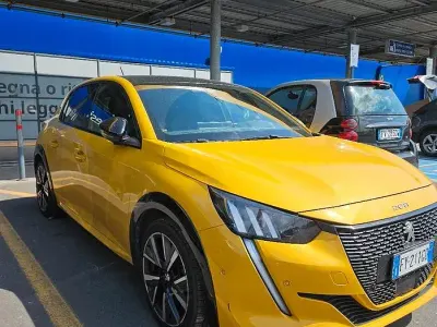 Usata Peugeot 208 GT-line 102 CV (75 kW) 2019 Giallo Utilitaria