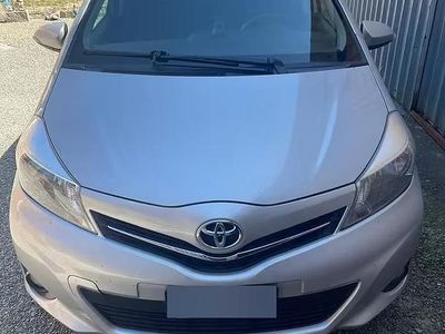 Usata Toyota Yaris 69 CV (50 kW) 2013 Grigio Utilitaria