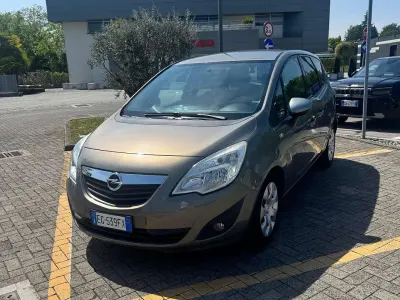 Usata Opel Meriva 95 CV (69 kW) 2011 Beige Monovolume