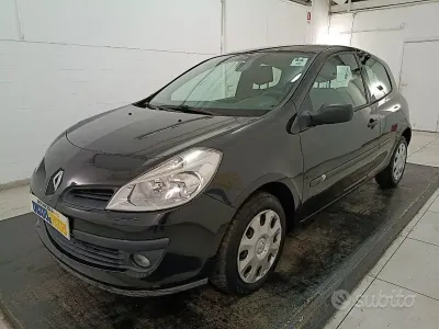 Usata Renault Clio 98 CV (72 kW) 2006 Nero Utilitaria