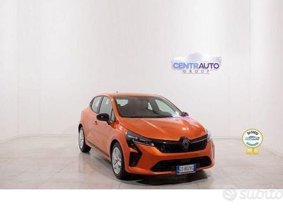 Usata Renault Clio V Evolution 67 CV (49 kW) 2024 Arancione Berlina