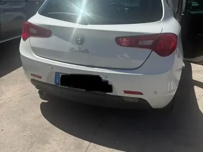 Usata Alfa Romeo Giulietta Quadrifoglio Verde 105 CV (77 kW) 2014 Bianco Utilitaria