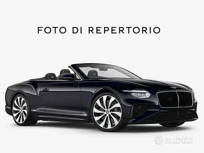 Nuova Bentley Continental 682 CV (501 kW) 2026 Blu Cabrio
