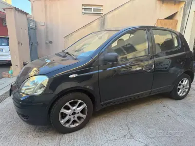 Usata Toyota Yaris Sol 75 CV (55 kW) 2004 Nero Berlina