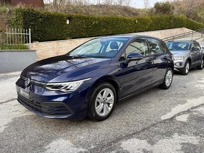 Usata VW Golf VIII Life 110 CV (80 kW) 2021 Blu Berlina