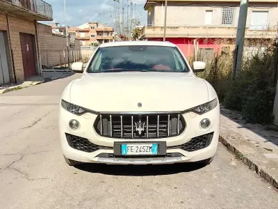 Usata Maserati Levante 250 CV (183 kW) 2016 Bianco SUV