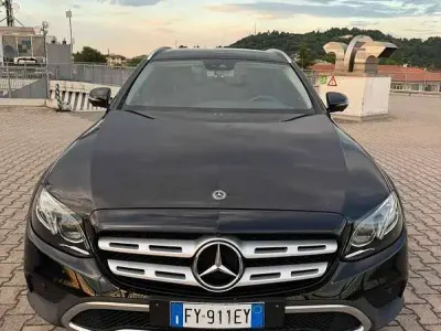 Usata Mercedes E220 All-Terrain Premium Plus 194 CV (142 kW) 2019 Nero Station wagon
