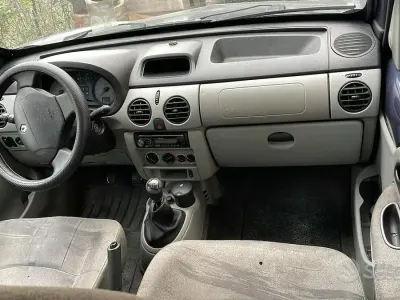 Usata Renault Kangoo 82 CV (60 kW) 2004 Grigio Monovolume