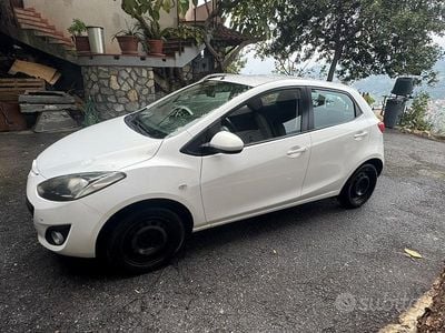 Begagnad Mazda 2 75 HK (55 kW) 2012 Vit Sedan