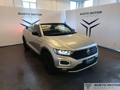 Usata VW T-Roc Style 110 CV (80 kW) 2021 Oro SUV