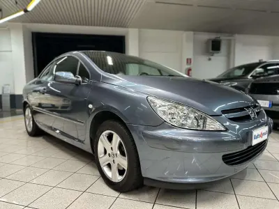 Usata Peugeot 307 CC 109 CV (80 kW) 2005 Grigio Cabrio