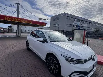 Usata VW Golf VIII Life 110 CV (80 kW) 2020 Berlina