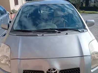 Usata Toyota Yaris 86 CV (63 kW) 2008 Grigio Utilitaria