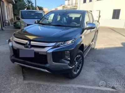 Usata Mitsubishi L200 150 CV (110 kW) 2019 Nero Pick-up
