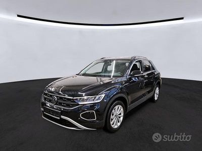 Usata VW T-Roc Life 110 CV (80 kW) 2023 Nero SUV
