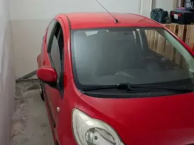 Usata Peugeot 107 68 CV (50 kW) 2006 Rosso Utilitaria