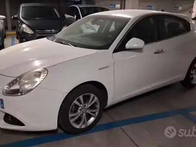 Usata Alfa Romeo Giulietta Distinctive 105 CV (77 kW) 2012 Bianco Utilitaria