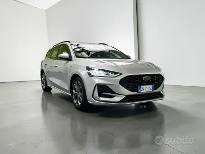 Usata Ford Focus ST-Line 116 CV (85 kW) 2023 Grigio Station wagon