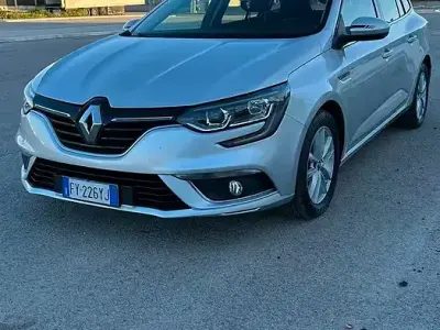 Usata Renault Mégane GrandTour Business 116 CV (85 kW) 2019 Grigio Station wagon