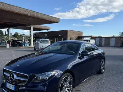 Usata Mercedes 220 194 CV (142 kW) 2020 Blu/azzurro Coupé
