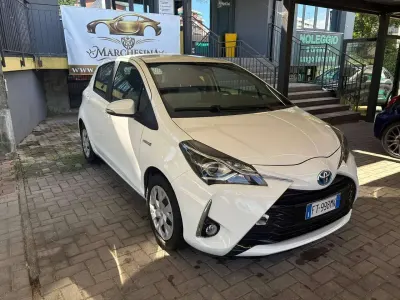 Usata Toyota Yaris Hybrid Business Edition 73 CV (53 kW) 2018 Bianco Berlina