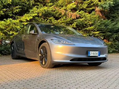 Usata Tesla Model 3 Long Range AWD 152 kW (208 CV) 2025 Grigio Berlina