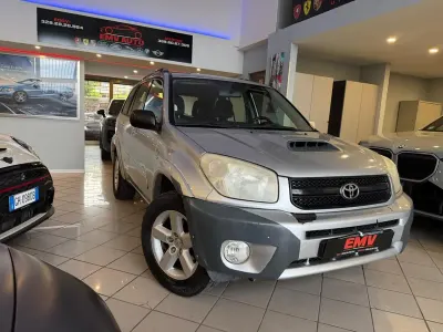 Begagnad Toyota RAV4 Sol 116 HK (85 kW) 2004 Grå SUV